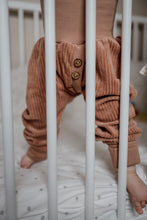 Laden Sie das Bild in den Galerie-Viewer, Babykleidung aus Biobaumwolle zum Abhalten